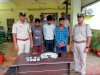कार का काँच तोड़कर पैसे और मोबाइल चोरी 