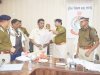दो पुलिस कर्मियों को ससम्मान दी गई विदाई 