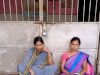 अपनी मांग को लेकर दो महिलाओं ने कार्यालय में जडा़ ताला 