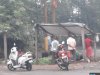 नियमों का उलंघन कर सड़क किनारे बिक रही है मांस 