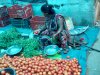 टमाटर के बढ़ते दाम से चिंतित उपभोक्ता 