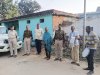 चार फरार अपराधियों के घर लगा पुलिस का नोटिस