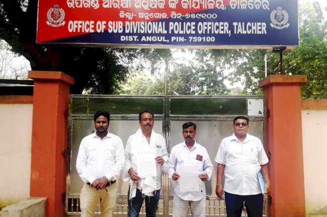 नशे के आदी युवक की हिंसा को लेकर अनुमंडल पुलिस अधिकारी से शिकायत