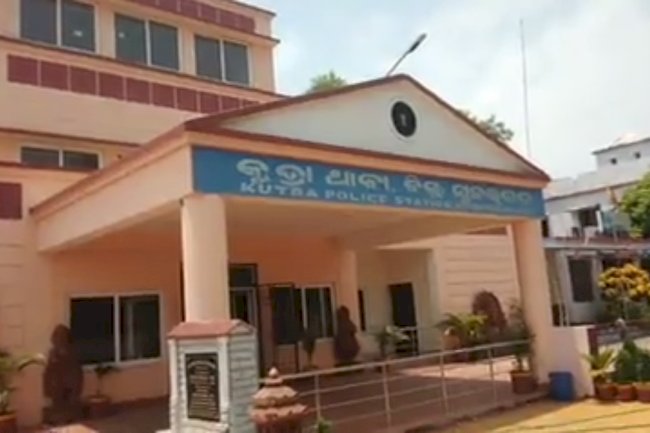 ऑनलाइन ताश खेल में ₹13 सौ रुपये जीतेने के बाद ₹120000 गवांया