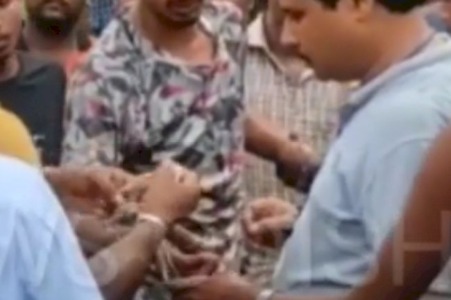 मोबाइल चोरी कर पिट गया युवक 