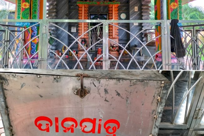 शनिदेव मंदिर की दानपात्र हुई चोरी