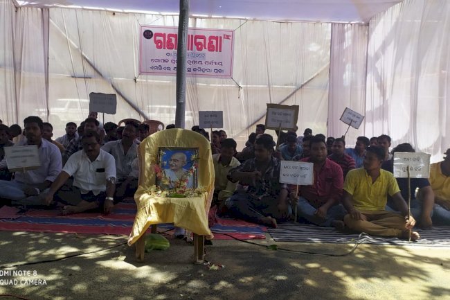 हिंगुला कोयला खदान क्षतिग्रस्त ग्रामीणों का धरना