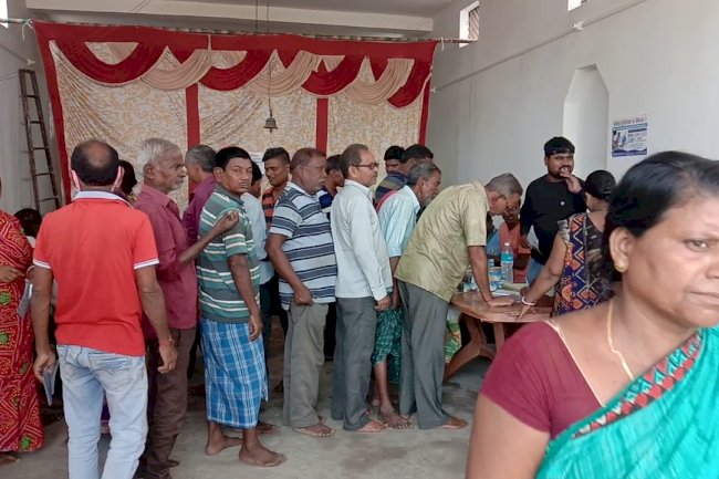  दुर्गापूजा कमिटी की ओर से नेत्र जाँच शिविर