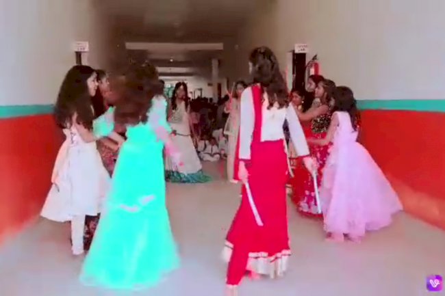 विद्यालय में डांडिया का आयोजन 