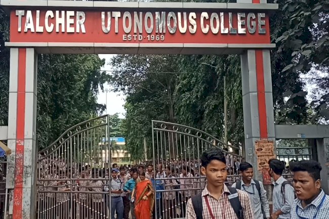 सुरक्षा को लेकर कॉलेज के छात्रों का प्रदर्शन