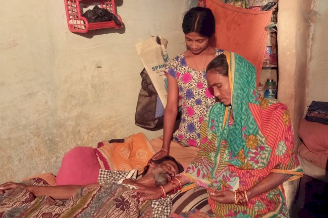 अज्ञात बीमारी से ग्रस्त घर का मुखिया इलाज के लिए धन बना बाधक 
