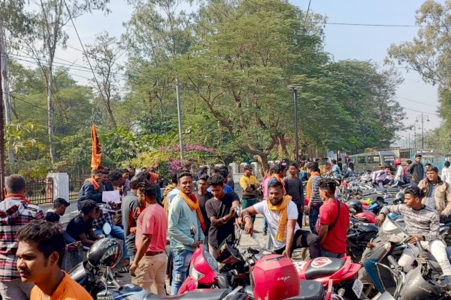दीवारों पर हिंदू देवी देवता के चित्र बनाने से नाराज हुए हिंदू संगठन 
