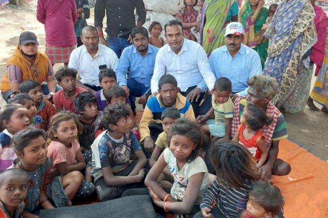 गिरीश साहू गरीब और असहाय लोगों के लिए फरिश्ता बन गए हैं