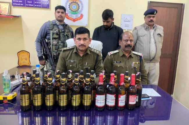 जश्न के नाम पर शराब पीने पिलाने वालो पर चला पुलिस का डंडा   