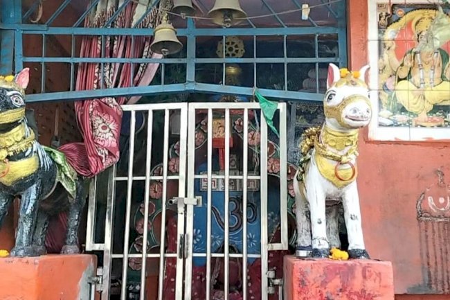 नशेडीयो ने मंदिर में किया हाथ साफ 