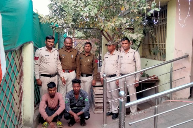 चोरी की सेंट्रीग प्लेट समेत आरोपी गिरफ्तार 