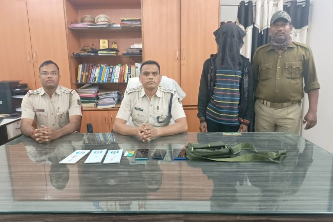 लूटकांड़ के आरोपी पुलिस के शिकंजे में लूट का सामान बरामद 