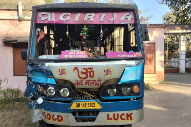 सड़क दुर्घटना में पति की मौत पत्नी गंभीर रूप से घायल