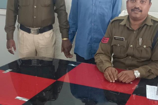 गुप्ती दिखाकर लोगों से झगड़ने वाला गिरफ्तार 