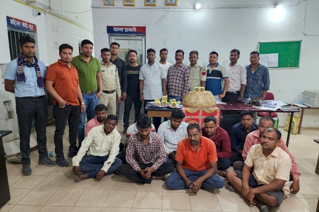 जंगल में जुआ खेलते दस जुआरी गिरफ्तार 