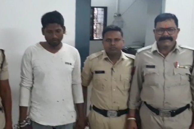प्रेमीका की हत्या के आरोप में प्रेमी गिरफ्तार 