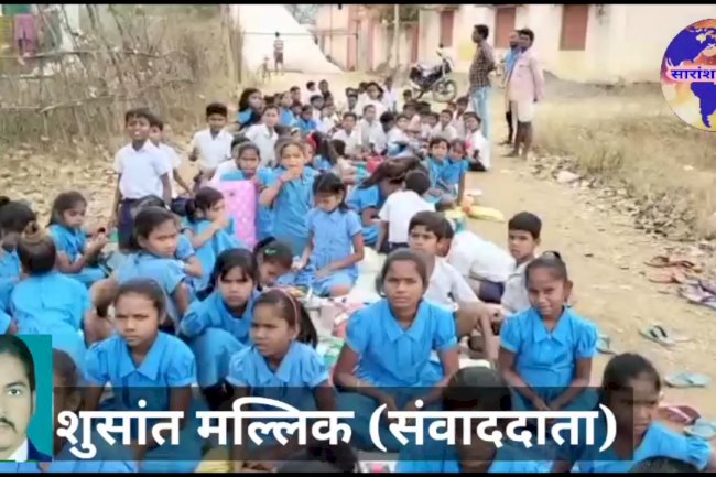 15 दिनों से स्कूल में नहीं आए शिक्षक तो ग्रामीणो ने जड़ दिया ताला 