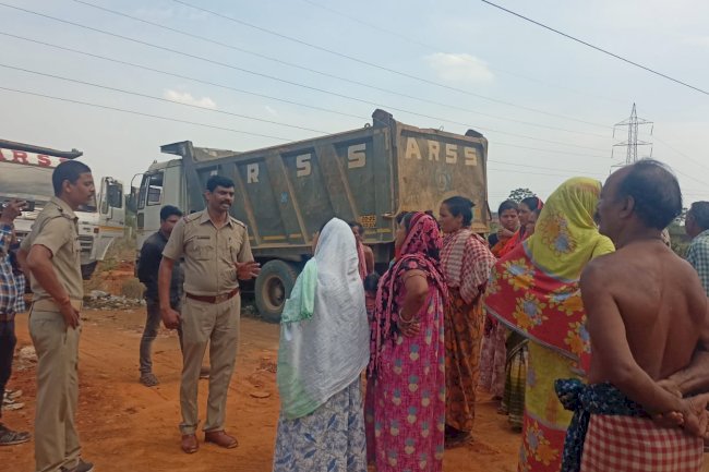 तालाब से मिट्टी निकालने को लेकर स्थानीय वासिंदा और प्रशासन के बीच टकराव 