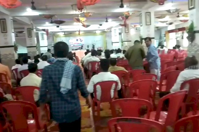 मोदी जी की मन की बात में  कुर्सी रही खाली 