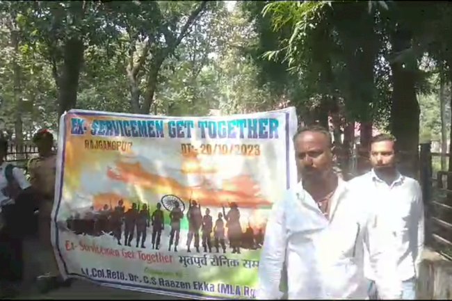 भूतपूर्व सैनिकों के सम्मान में एनसीसी कैडेट की रैली 