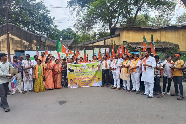 भाजपा ने किया प्रखंड़ एवं नगरपालिका कार्यालय का घेराव 
