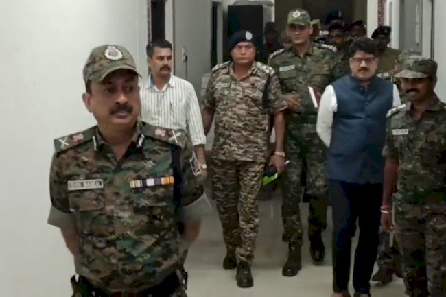 पुलिस महानिदेशक का माओवादी स्थिति की समीक्षा