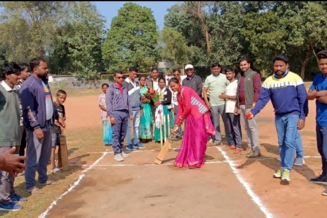 दो दिवसीय क्रिकेट प्रतियोगिता का शुभारंभ