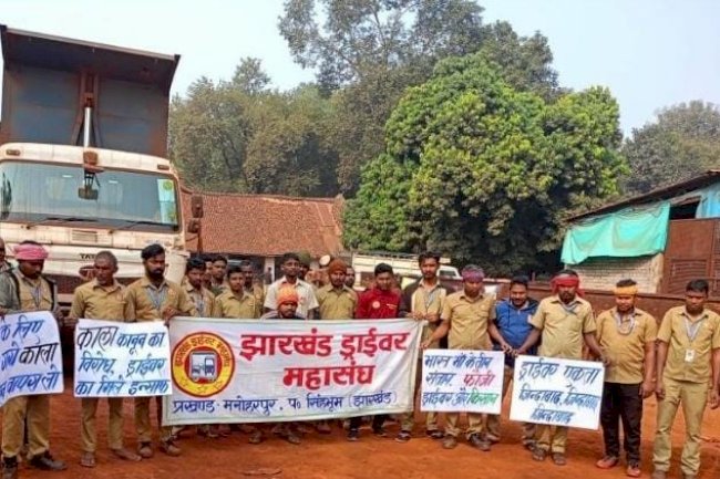 वाहन दुर्घटना नये कानून को काला क़ानून कहकर चालक संघ ने किया विरोध