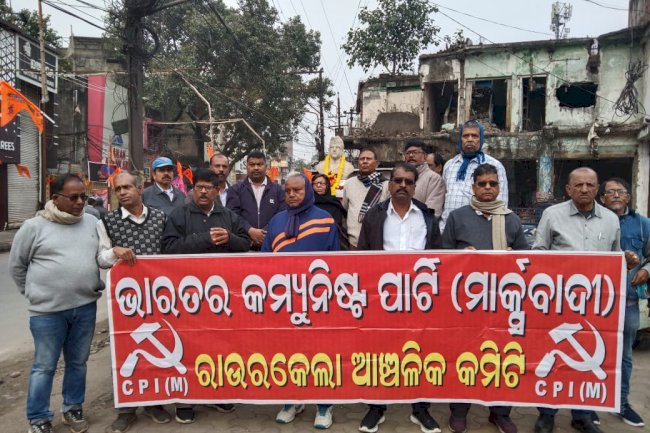 सीपीआईएम की ओर से नेताजी सुभाष बोस और वीर सुरेंद्र साई जयंती पालित 
