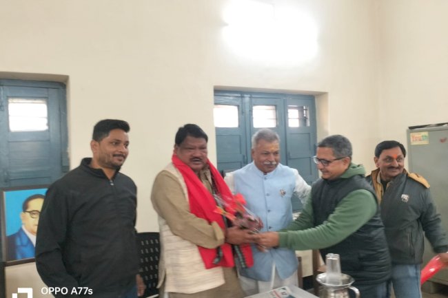 मौर्य एक्सप्रेस संबलपुर तक आने से उत्तर भारतीयों के बीच हर्ष का माहौल 