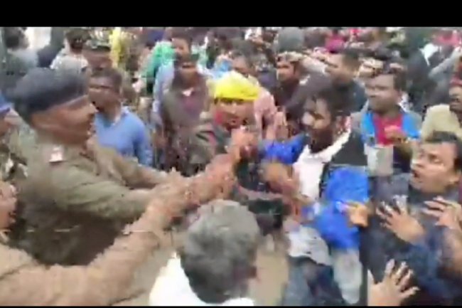 अभ्यार्थियों ने जेएसएससी अध्यक्ष पर उतारा गुस्सा 