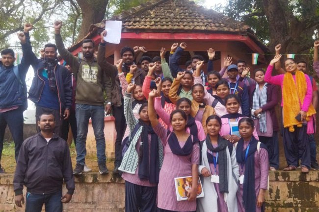 बारबार परिक्षायें रद्द होने से छात्र हताश 
