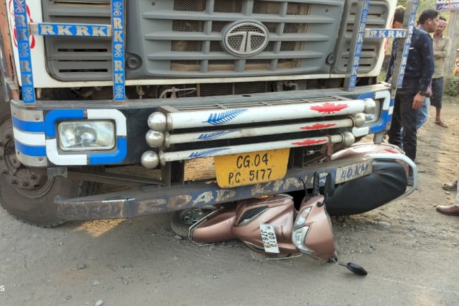 ट्रक की ठोकर से स्कूटी चालक ज़ख्मी 