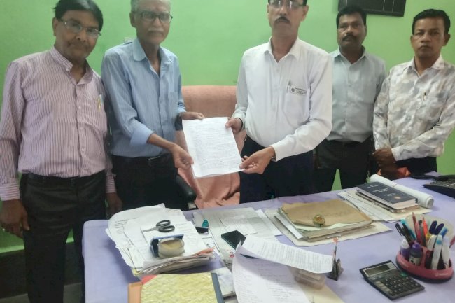 रेलवे क्रसिंग ना हटाने की मांग 
