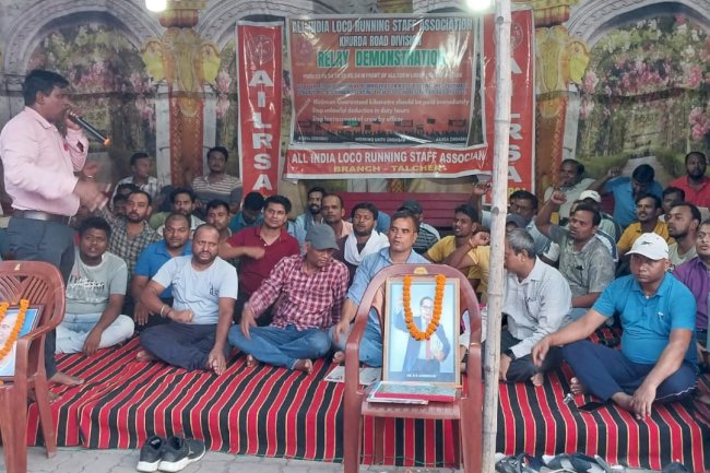 खुर्दा मंडल चालकों का आठ दिवसीय धरना