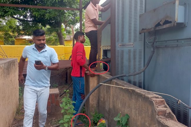 सुरक्षा मानको को ताक पर रखकर कार्य कर रहें है बिजली विभाग के कर्मचारी 