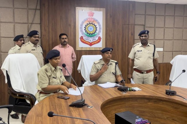 सरकारी धन की चोरी के आरोप में आरक्षक गिरफ्तार 