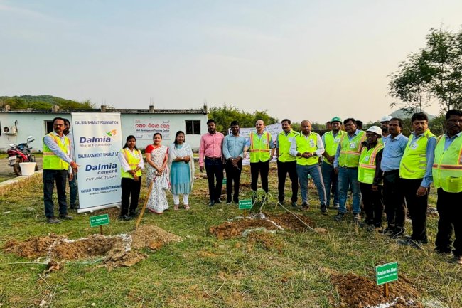 पर्यावरण दिवस पर डालमियां ने लगाए एक हजार पौधे 