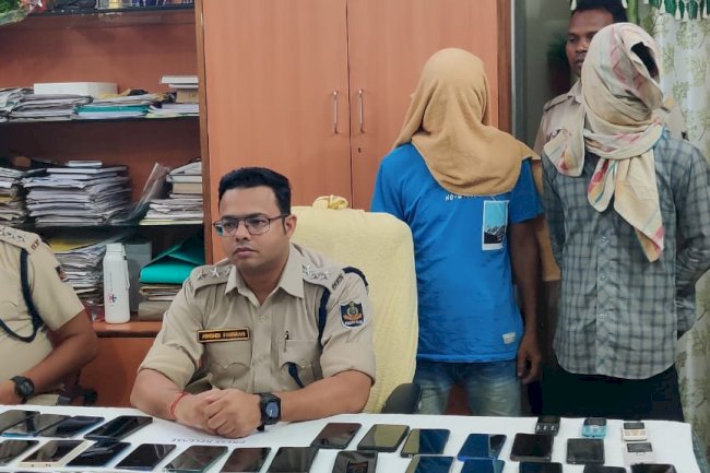सात मोबाइल चोर चोरी के मोबाइल और नगदी समेत गिरफ्तार 