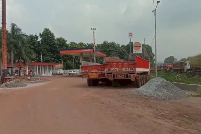 स्थानीय ट्रक मालिको की अनदेखी करने पर शिवा सीमेंट के प्रति रोष
