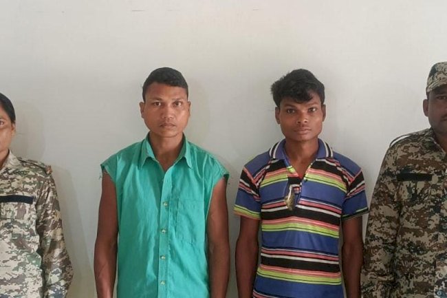 बीजापुर में दो माओवादी गिरफ्तार 