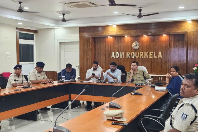 शारदीय दुर्गापूजा को लेकर प्रशासनिक अधिकारीयों की समीक्षा बैठक 