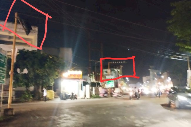 स्मार्टसिटी में ट्रैफिक सिग्नल बंद होने से जाम की स्थिति से परेशान चालक 