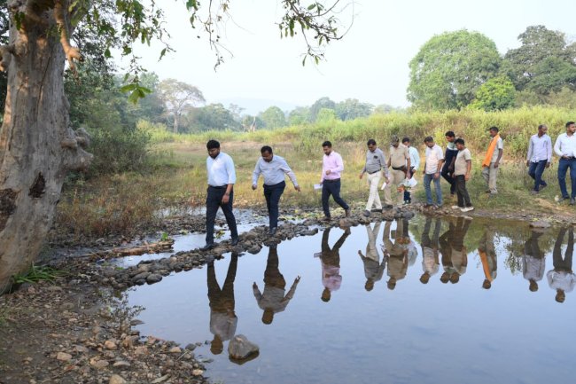 जिलाधिकारी ने कुतरा प्रखंड़ का दौरा कर विकासकार्यो की समीक्षा की