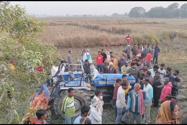 ट्रैक्टर पलटने से दो मृत एक घायल 